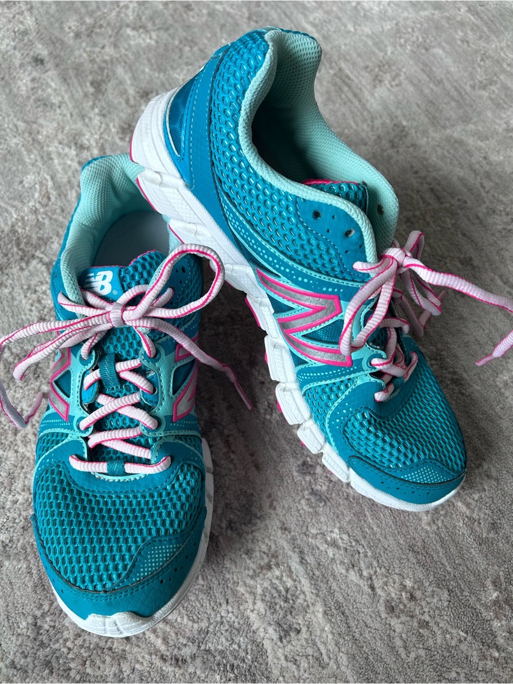 NWOB NEW BALANCE Womens Teal & PINK 750 V2 ATHLETIC CUSHIONED RUNNING SHOE Sz 7